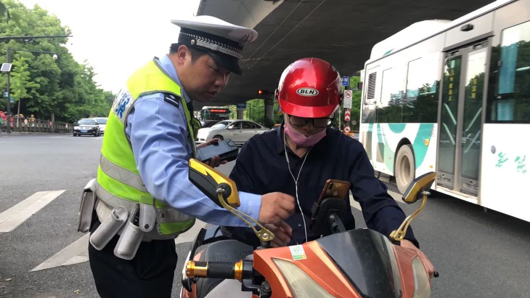 杭州交警最新動(dòng)態(tài)，探討與觀點(diǎn)分析