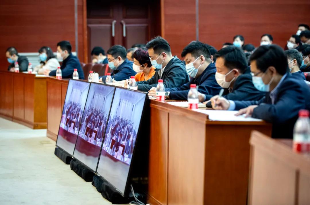 團(tuán)中央汪鴻雁，時(shí)代先鋒的堅(jiān)定步伐最新消息